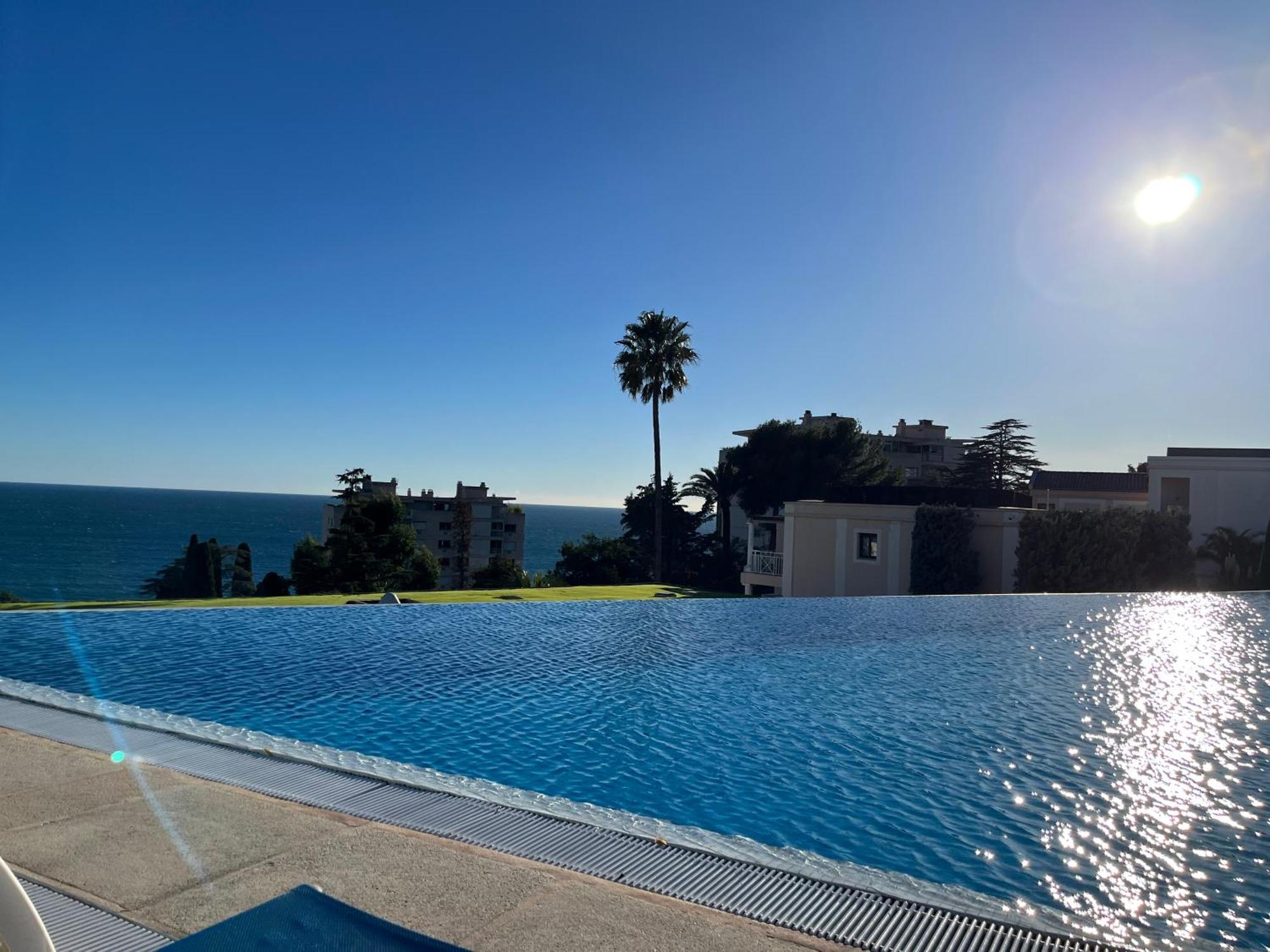 Superbe appartement vue mer av. piscine et tennis Cannes Extérieur photo