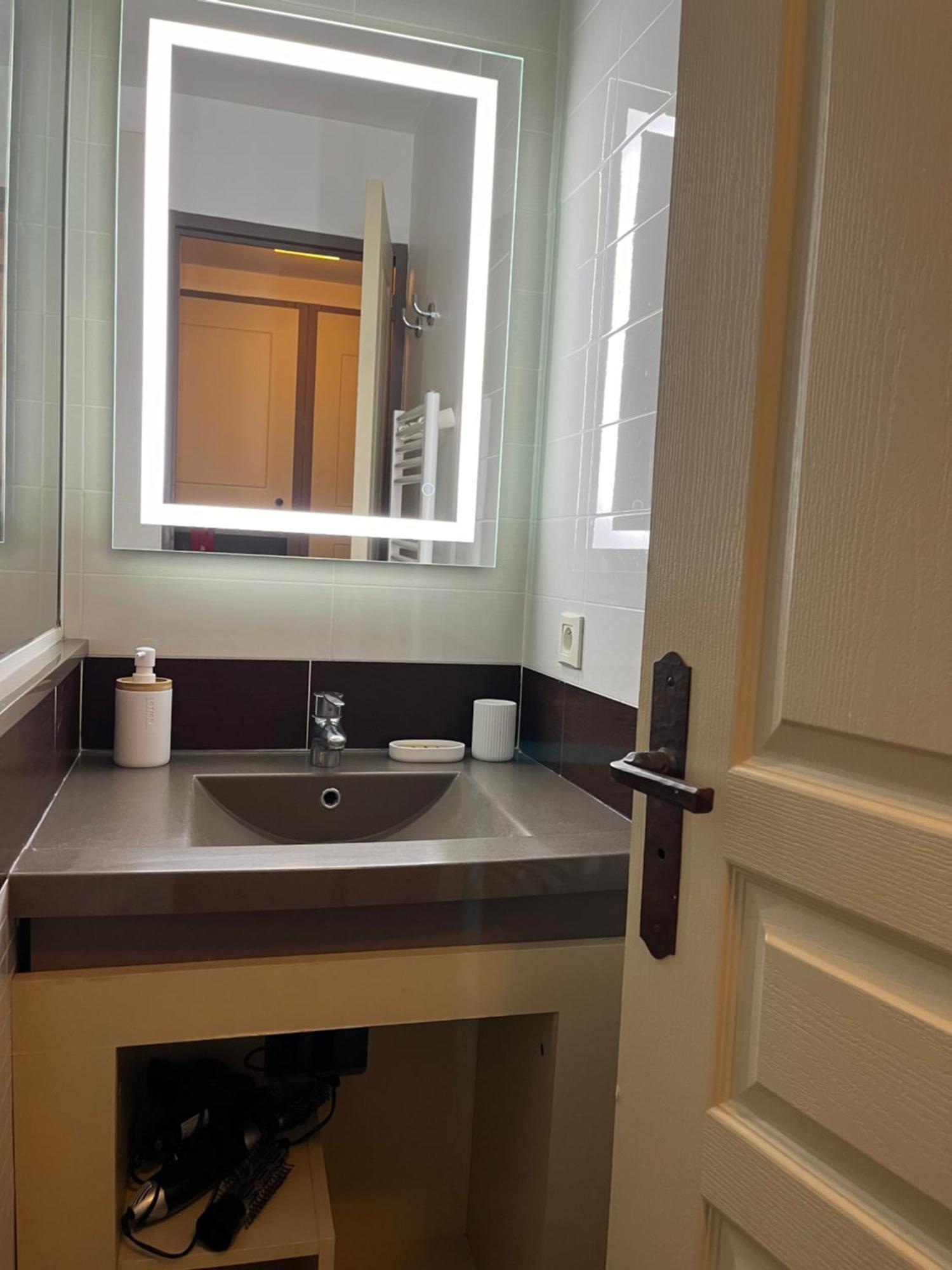 Superbe appartement vue mer av. piscine et tennis Cannes Extérieur photo